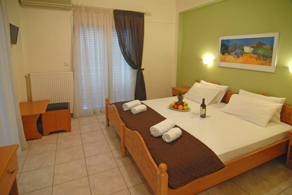 Apollon Hotel Paralía Quarto foto